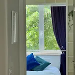 Apartment New 3 Bedroom Beachfront Carcavelos (Lisbon)