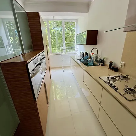 New 3 Bedroom Beachfront Апартаменты Каркавелуш