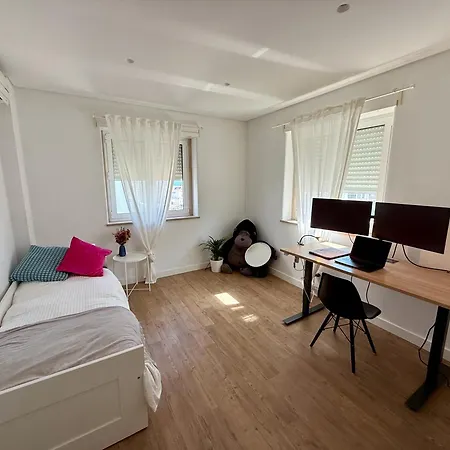 New 3 Bedroom Beachfront Apartamento